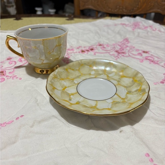 Vintage Gold and White Teacup and Saucer Set with Luxurious Design - Picture 5 of 10